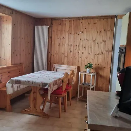 Vacanze A Torgnon アパート